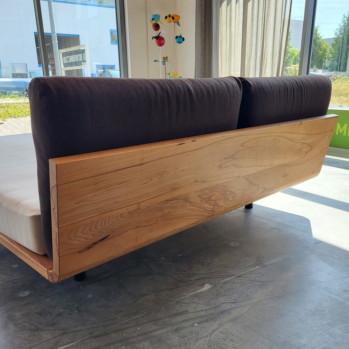 Holzmanufaktur SWING Bett mit Lattenrost 180 x 200cm Kernbuche mit Polsterkissen (braun) Bett SWING mit Lattenroste Kernbuche mit Polsterkissen (braun)
