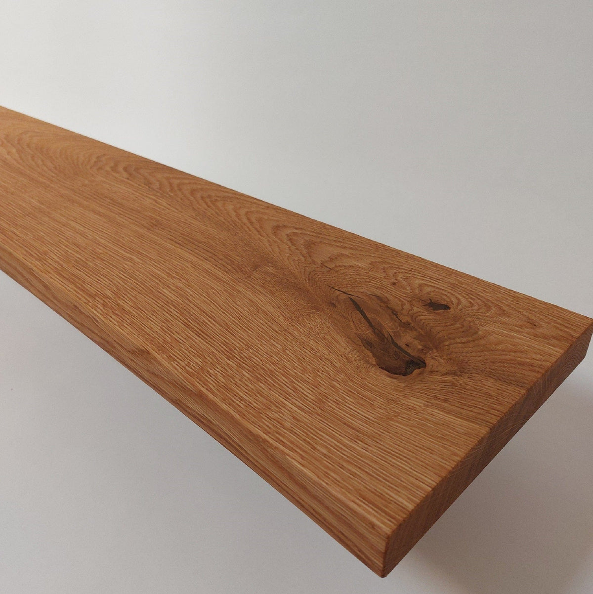 Wandregal aus massivem Holz wilde Eiche mit Baumkante sofort lieferbar