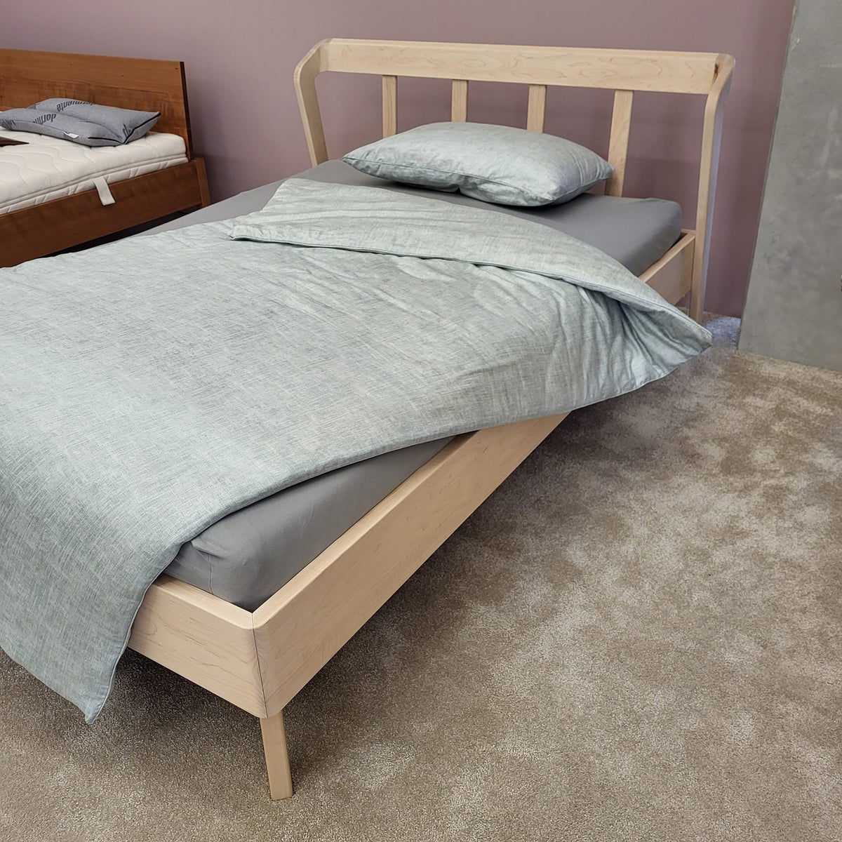 Holzmanufaktur AINO Massivholzbett Ahorn 140x200 cm, Prototyp ohne Kissen Prototyp Massivholzbett AINO ohne Kissen 140x200 Ahorn