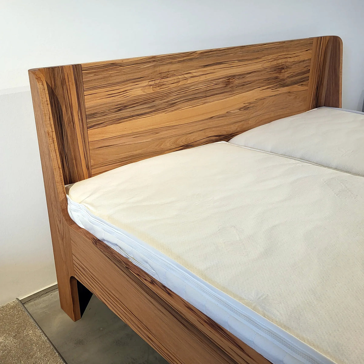 Holzmanufaktur GIRO Bett Kernbuche 180 x 200 cm GIRO Bett Kernbuche 180 x 200 cm
