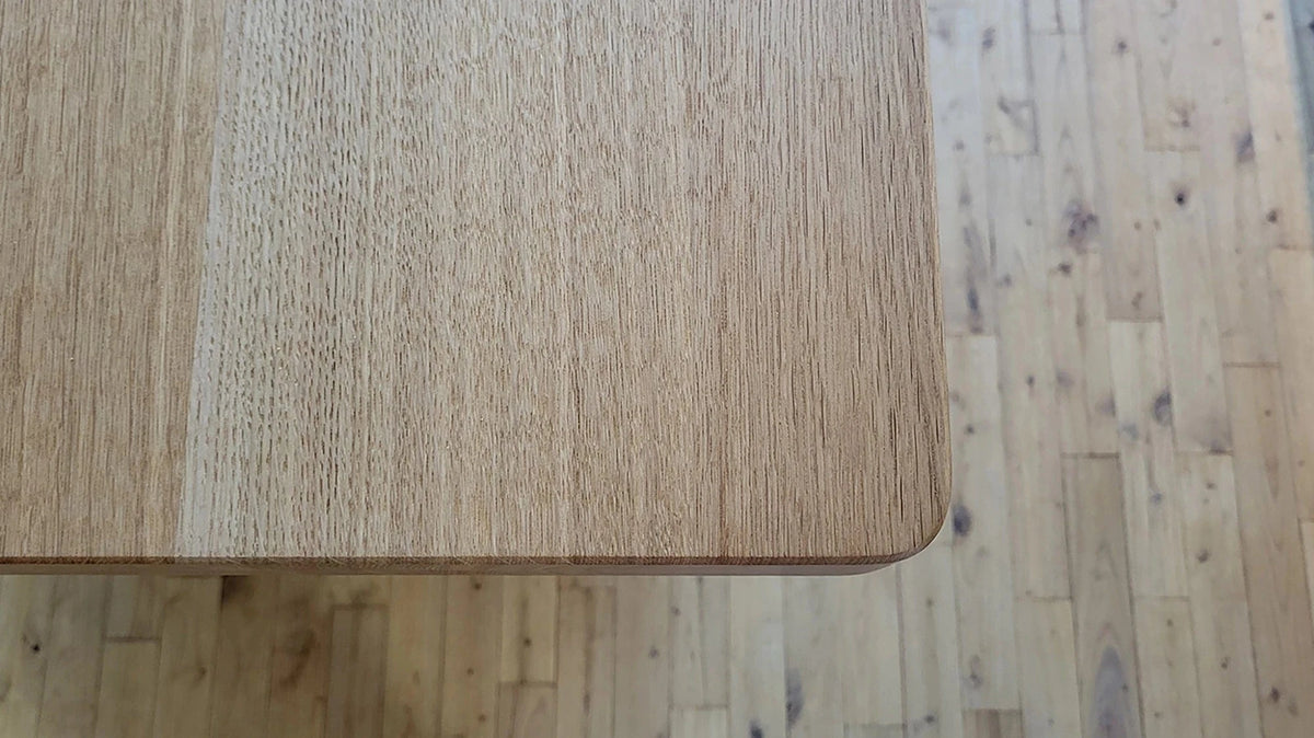 Holzmanufaktur Detailbild Eichentheke von oben der U Küche.