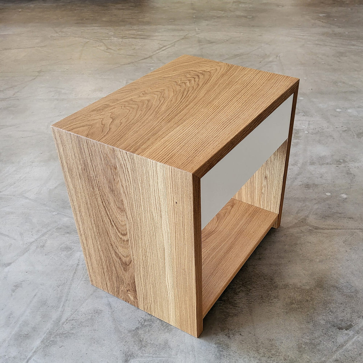 Holzmanufaktur Beistelltisch FLEX XL mit Schubkasten und Holzboden Eiche (Ausstellungsstück) Beistelltisch FLEX XL mit Schubkasten und Holzboden Eiche
