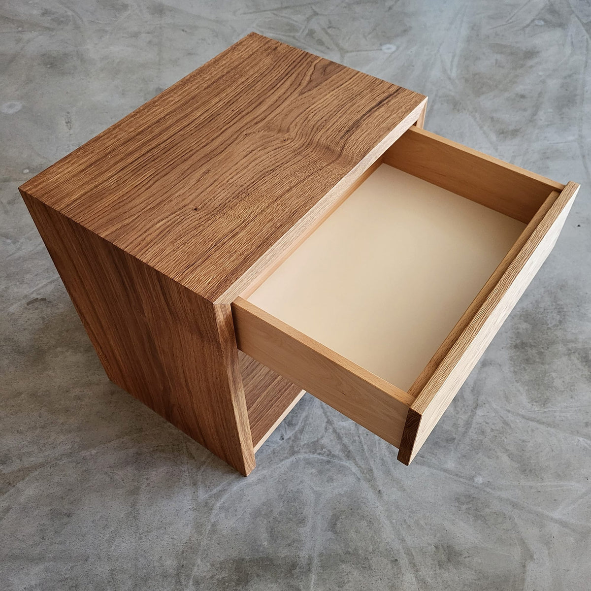 Holzmanufaktur Beistelltisch FLEX XL mit Schubkasten und Holzboden Wildeiche (Ausstellungsstück) Beistelltisch FLEX XL mit Schubkasten und Holzboden Wildeiche
