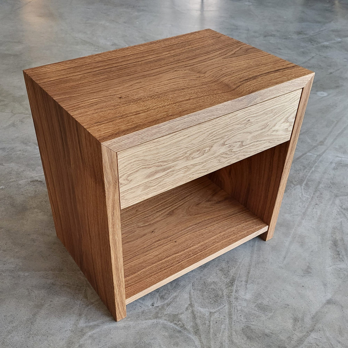 Holzmanufaktur Beistelltisch FLEX XL mit Schubkasten und Holzboden Wildeiche (Ausstellungsstück) Beistelltisch FLEX XL mit Schubkasten und Holzboden Wildeiche