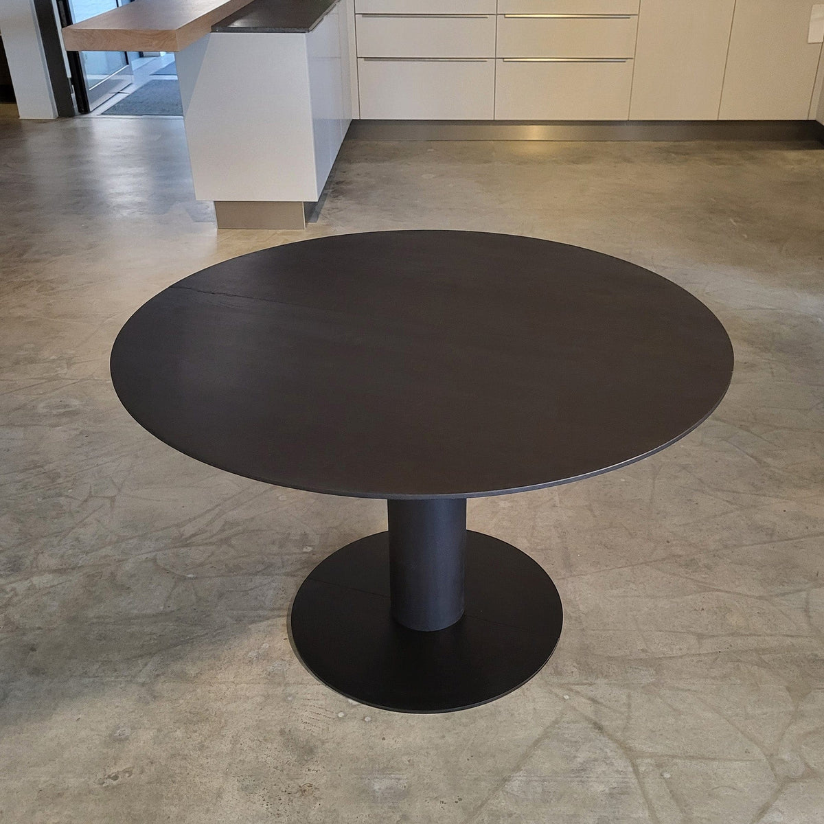 ASCO Tisch DOMINO plus mit Säulenfuß aus Massivholz Tisch DOMINO plus mit Säulenfuß aus Massivholz